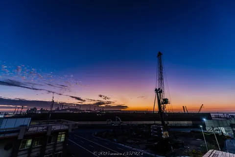 港灣工業區夕陽晚霞 封面